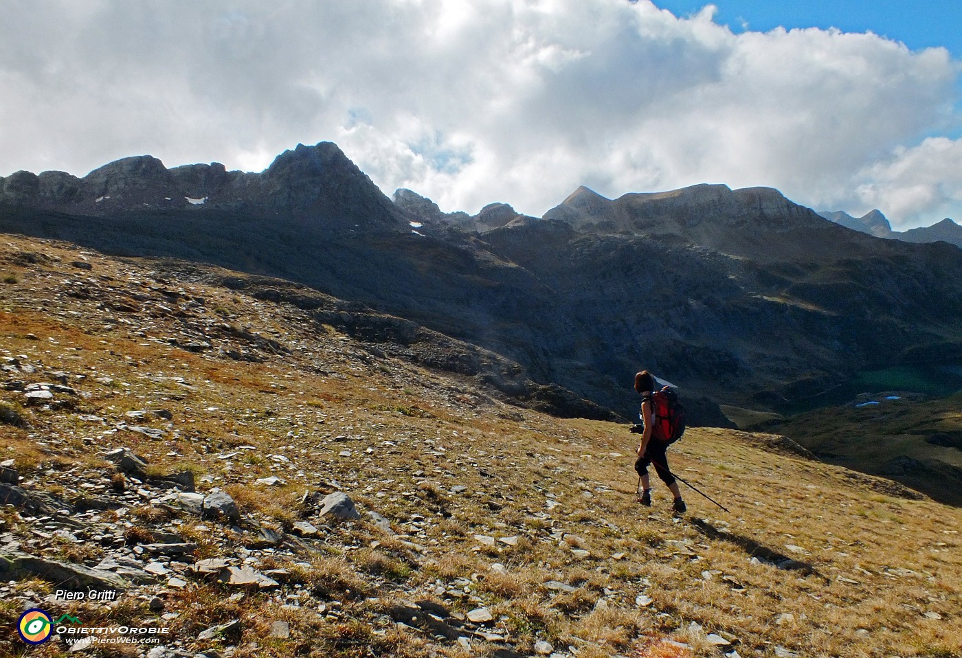 41 In salita al Monte Aviasco a sx per passare al Pizzo Farno a dx.JPG